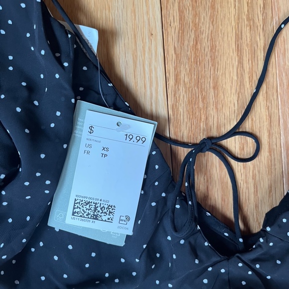 New H&M V-Cut Top - Picture 2 of 3